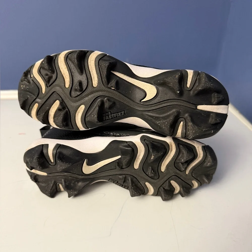 Nike Alpha Menace 4 Football Cleats Black/Metallic Silver Size 1Y